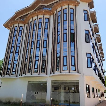 Hotel Zoon Dabb Srinagar Airport Kashmir Bagian luar foto