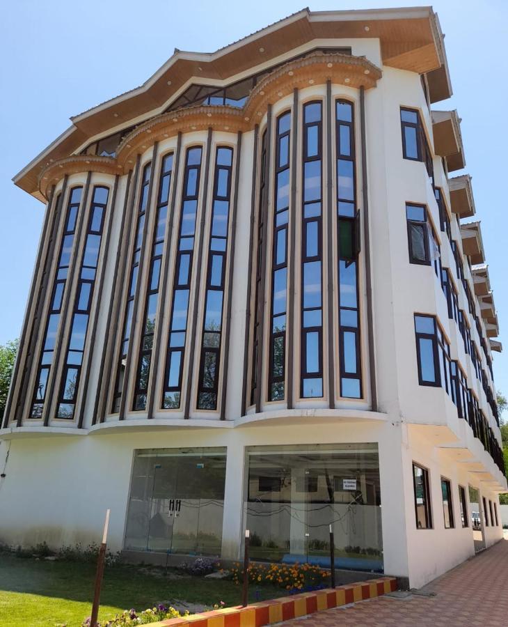 Hotel Zoon Dabb Srinagar Airport Kashmir Bagian luar foto