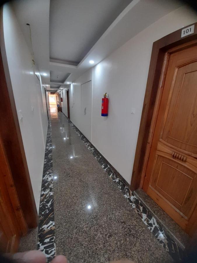 Hotel Zoon Dabb Srinagar Airport Kashmir Bagian luar foto