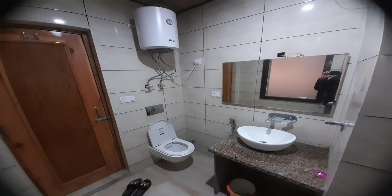 Hotel Zoon Dabb Srinagar Airport Kashmir Bagian luar foto