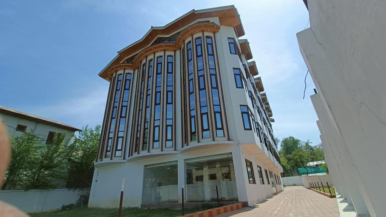 Hotel Zoon Dabb Srinagar Airport Kashmir Bagian luar foto