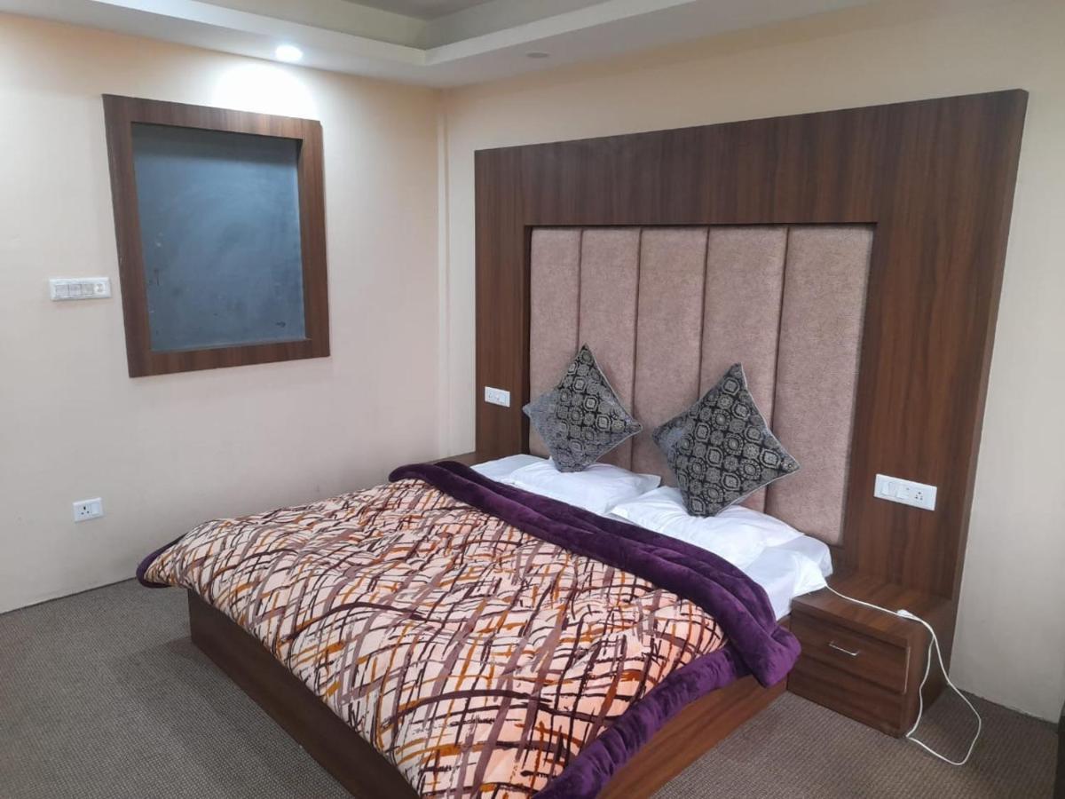 Hotel Zoon Dabb Srinagar Airport Kashmir Bagian luar foto