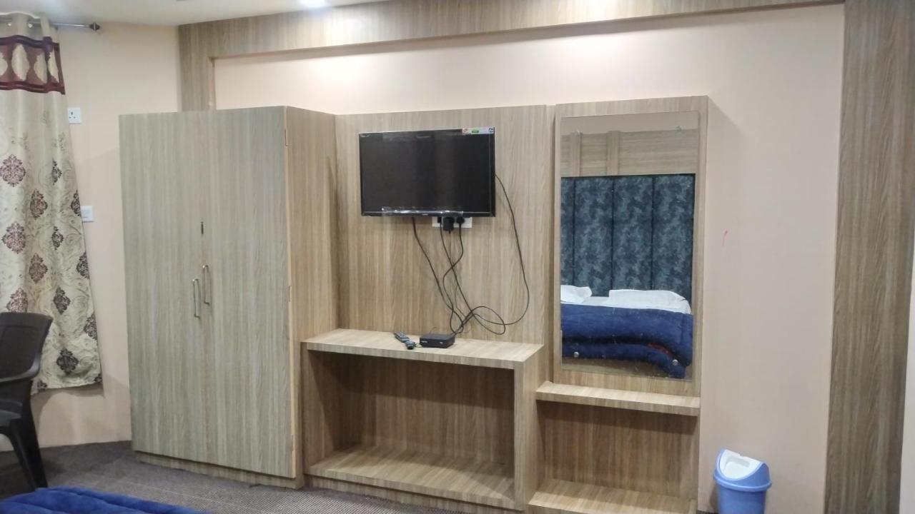 Hotel Zoon Dabb Srinagar Airport Kashmir Bagian luar foto