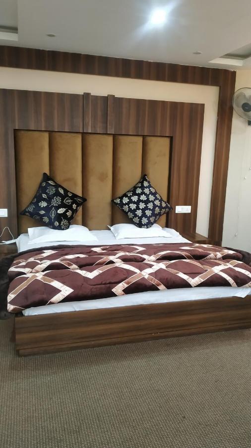 Hotel Zoon Dabb Srinagar Airport Kashmir Bagian luar foto