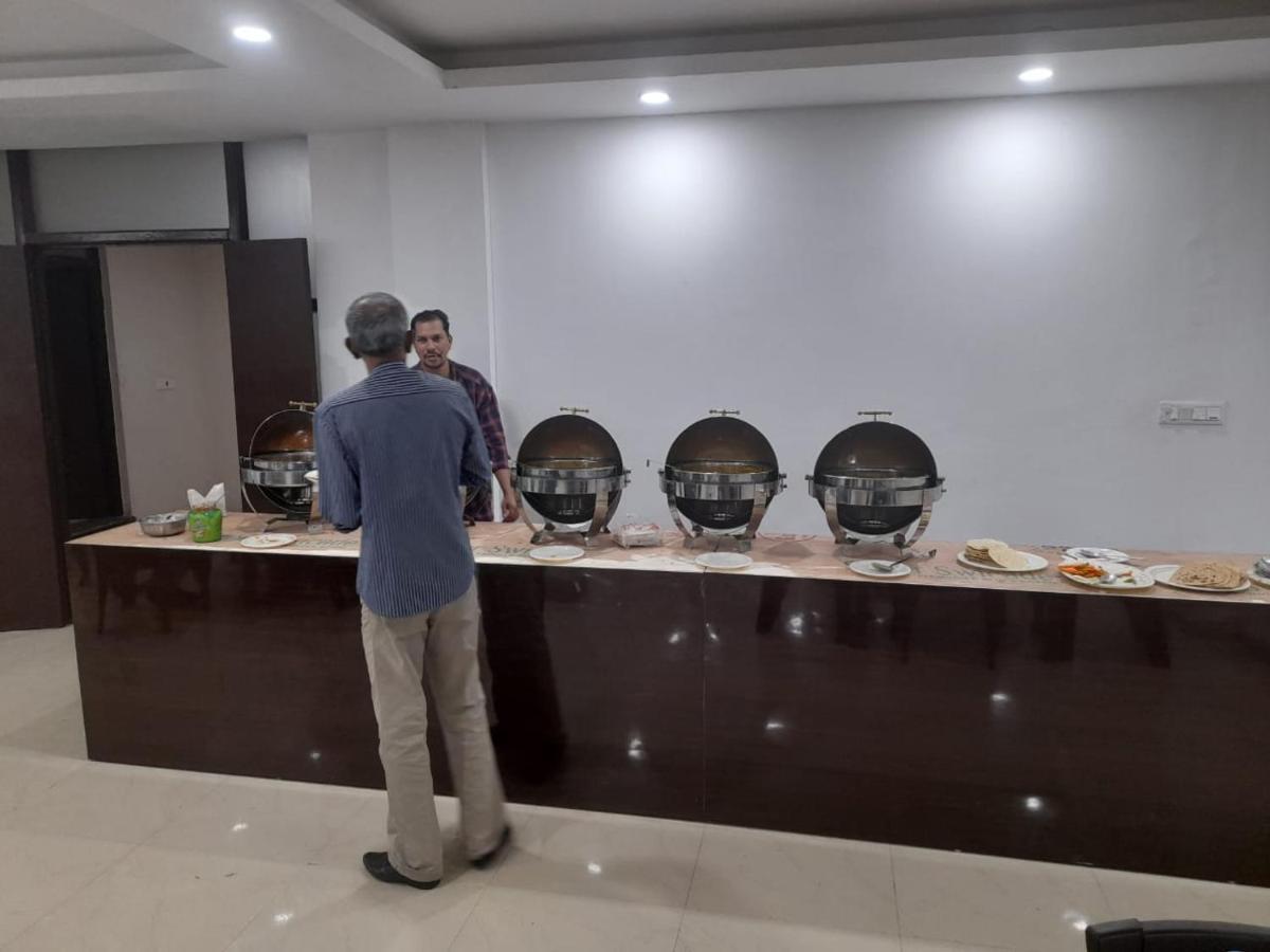 Hotel Zoon Dabb Srinagar Airport Kashmir Bagian luar foto