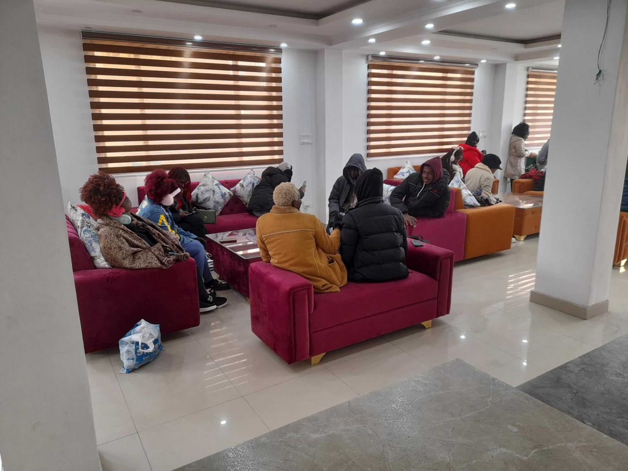 Hotel Zoon Dabb Srinagar Airport Kashmir Bagian luar foto