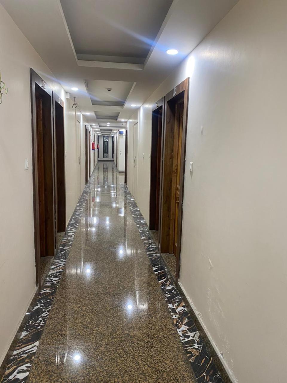 Hotel Zoon Dabb Srinagar Airport Kashmir Bagian luar foto