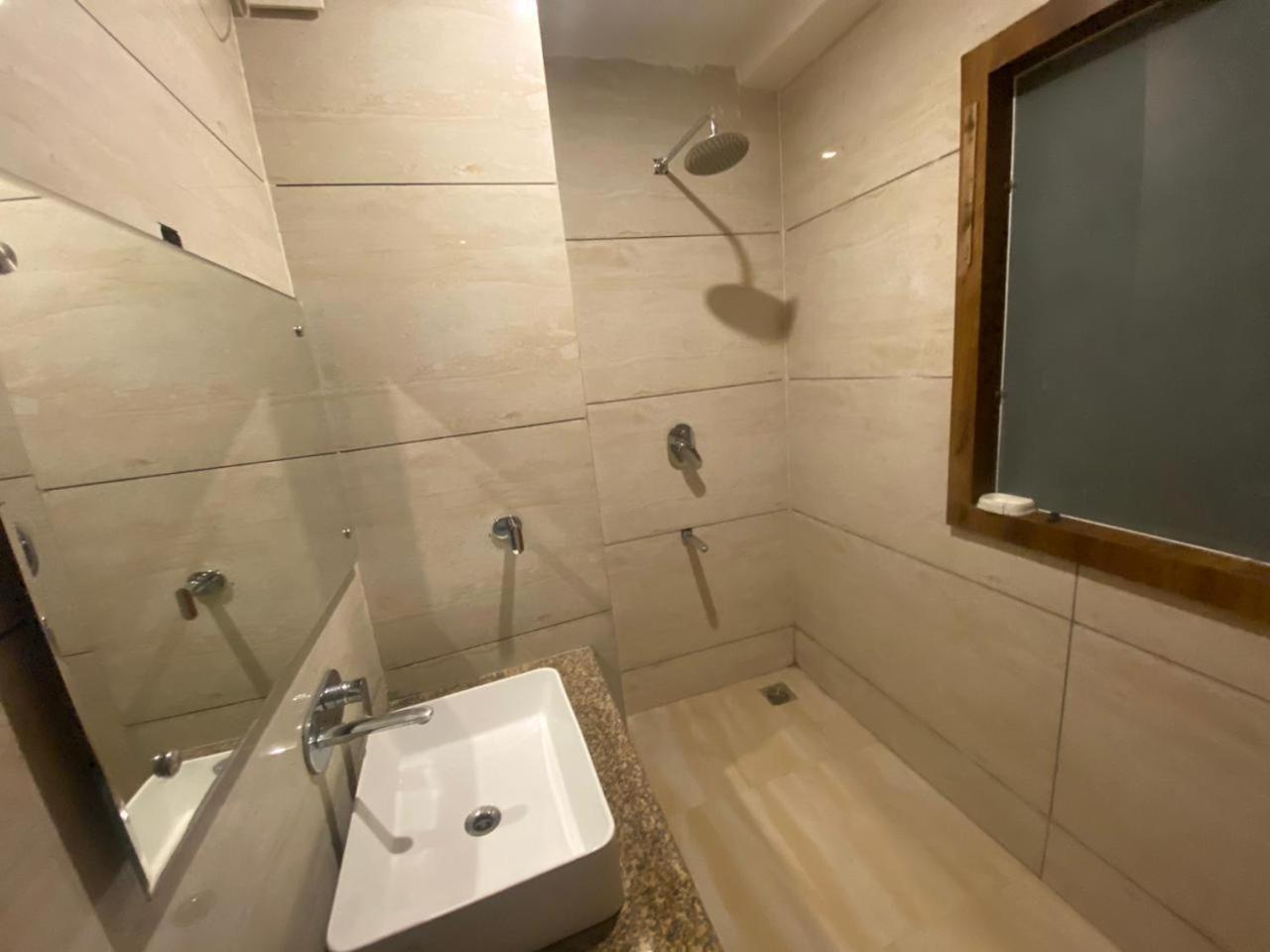 Hotel Zoon Dabb Srinagar Airport Kashmir Bagian luar foto