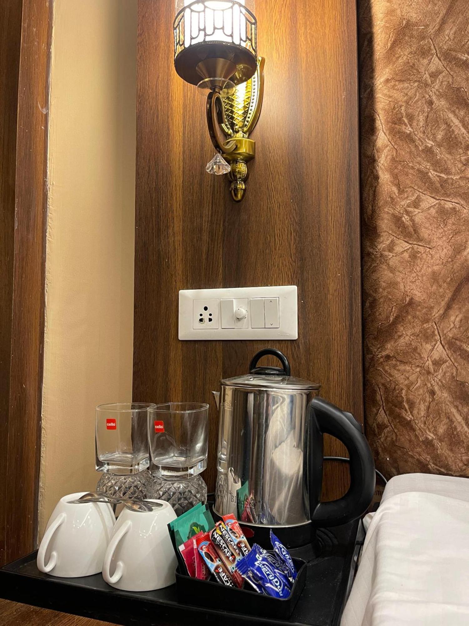 Hotel Zoon Dabb Srinagar Airport Kashmir Bagian luar foto