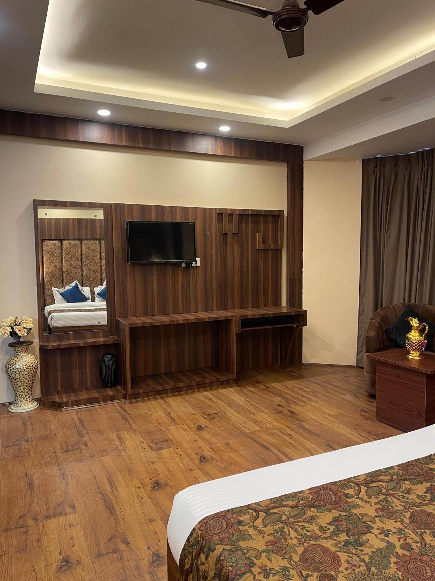 Hotel Zoon Dabb Srinagar Airport Kashmir Bagian luar foto