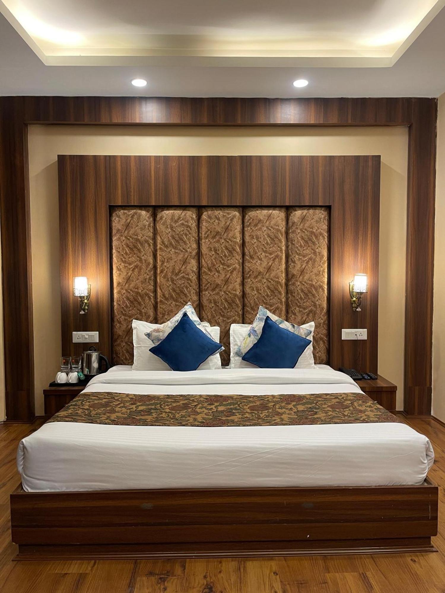 Hotel Zoon Dabb Srinagar Airport Kashmir Bagian luar foto