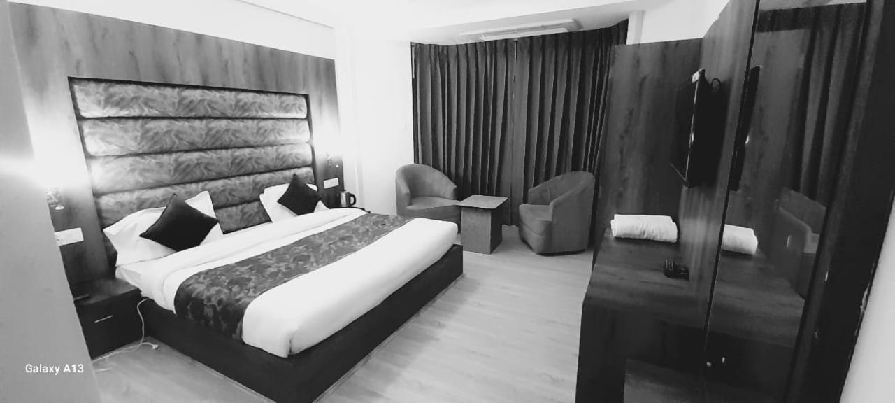 Hotel Zoon Dabb Srinagar Airport Kashmir Bagian luar foto