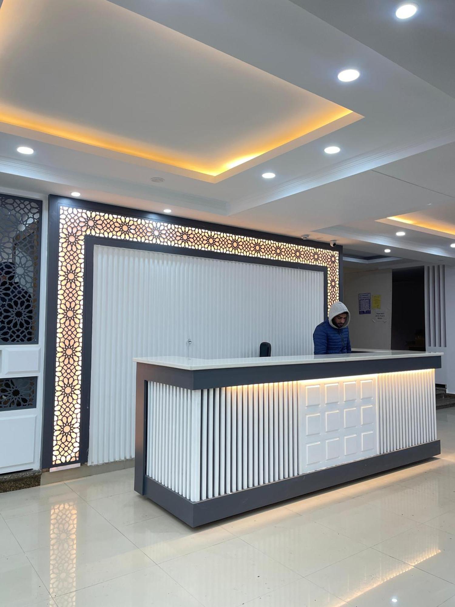 Hotel Zoon Dabb Srinagar Airport Kashmir Bagian luar foto