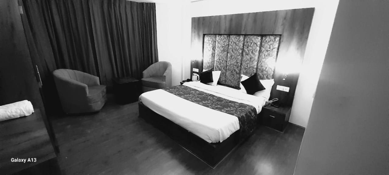 Hotel Zoon Dabb Srinagar Airport Kashmir Bagian luar foto