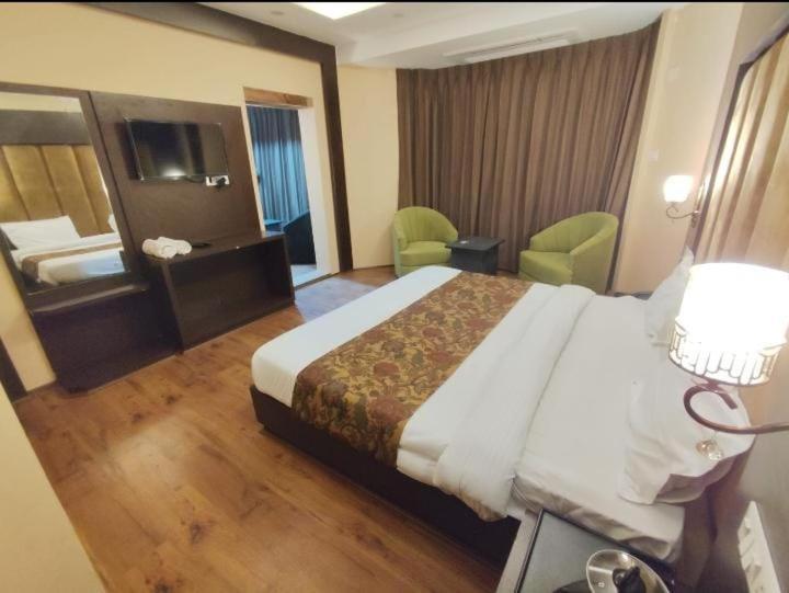 Hotel Zoon Dabb Srinagar Airport Kashmir Bagian luar foto